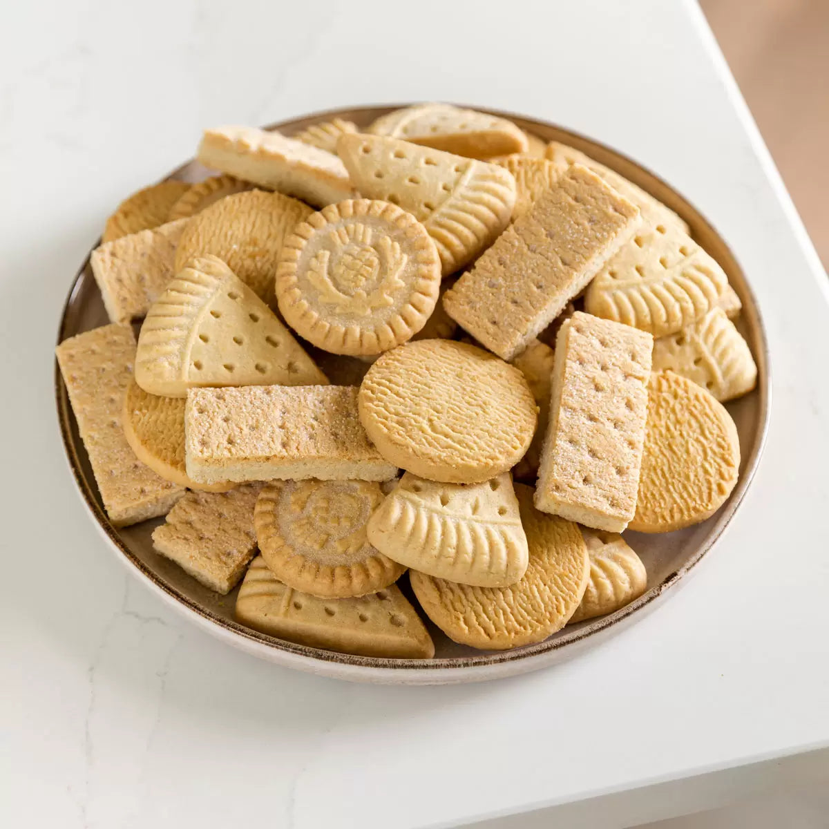 Kirkland Signature Walkers Premium Shortbread Selection, 2.1kg Tin - Bulkbuydirect